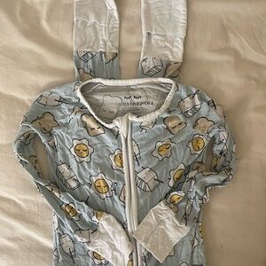 Blue Breakfast Buddies 12-18 
PLAY Condition